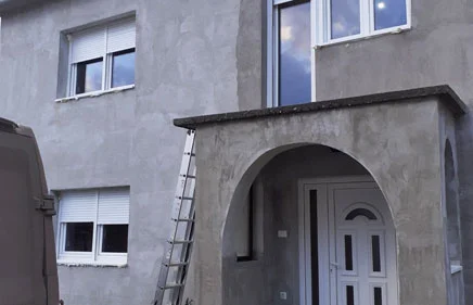 Montaža kompletne PVC stolarije u beloj boji na porodičnoj kući #2.