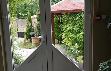 Dvokrilna ulazna vrata sa kosim prečkama