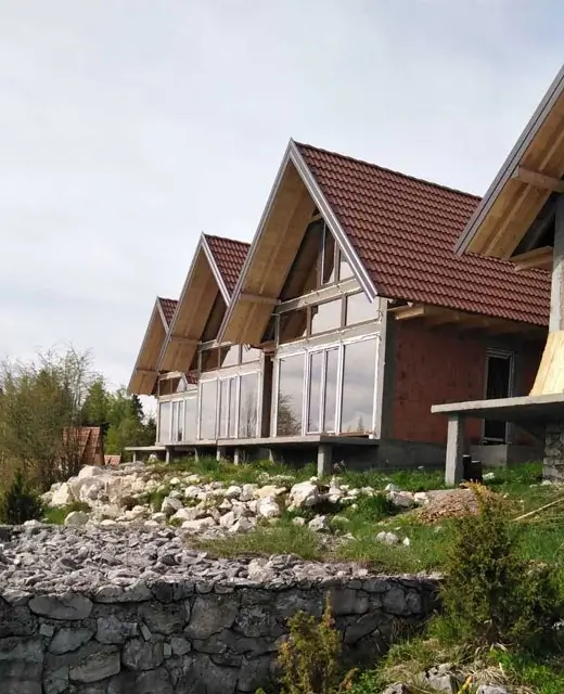 Stambeni objekti sa našom PVC stolarijom u laminaciji ZLATNI HRAST.